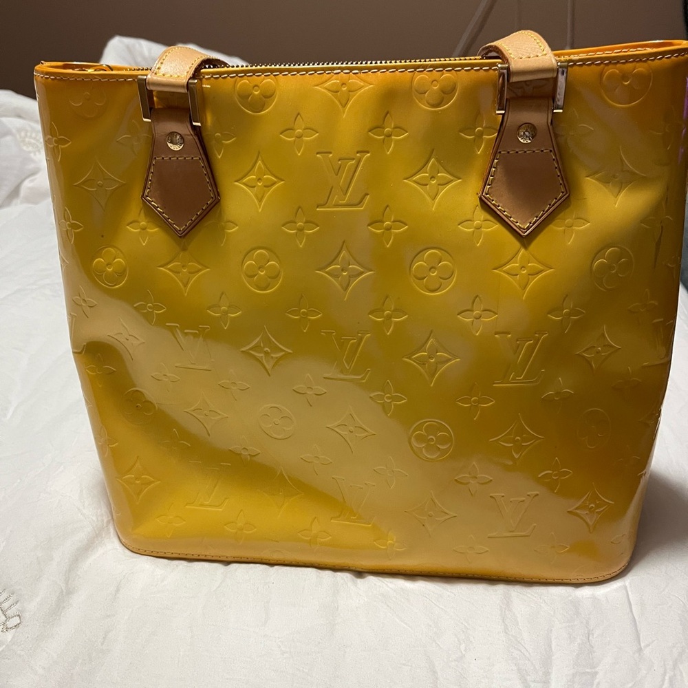 Louis Vuitton vernis yellow tote authentic COA is available